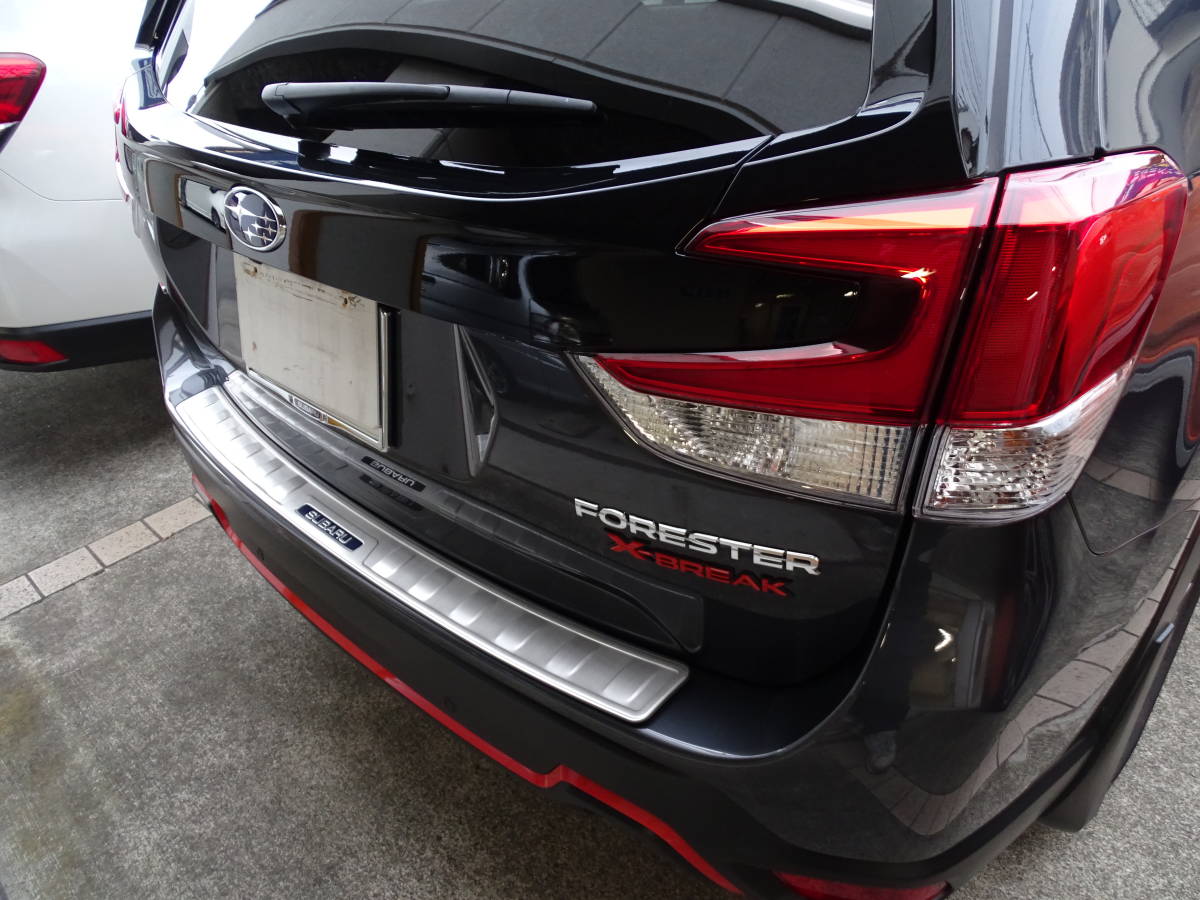 売り切りスバル現行型フォレスターSK9系リアバンパーガードリアキッキングプレートステンレス製 純正リアバンパー上かんたん貼り付け 拍卖