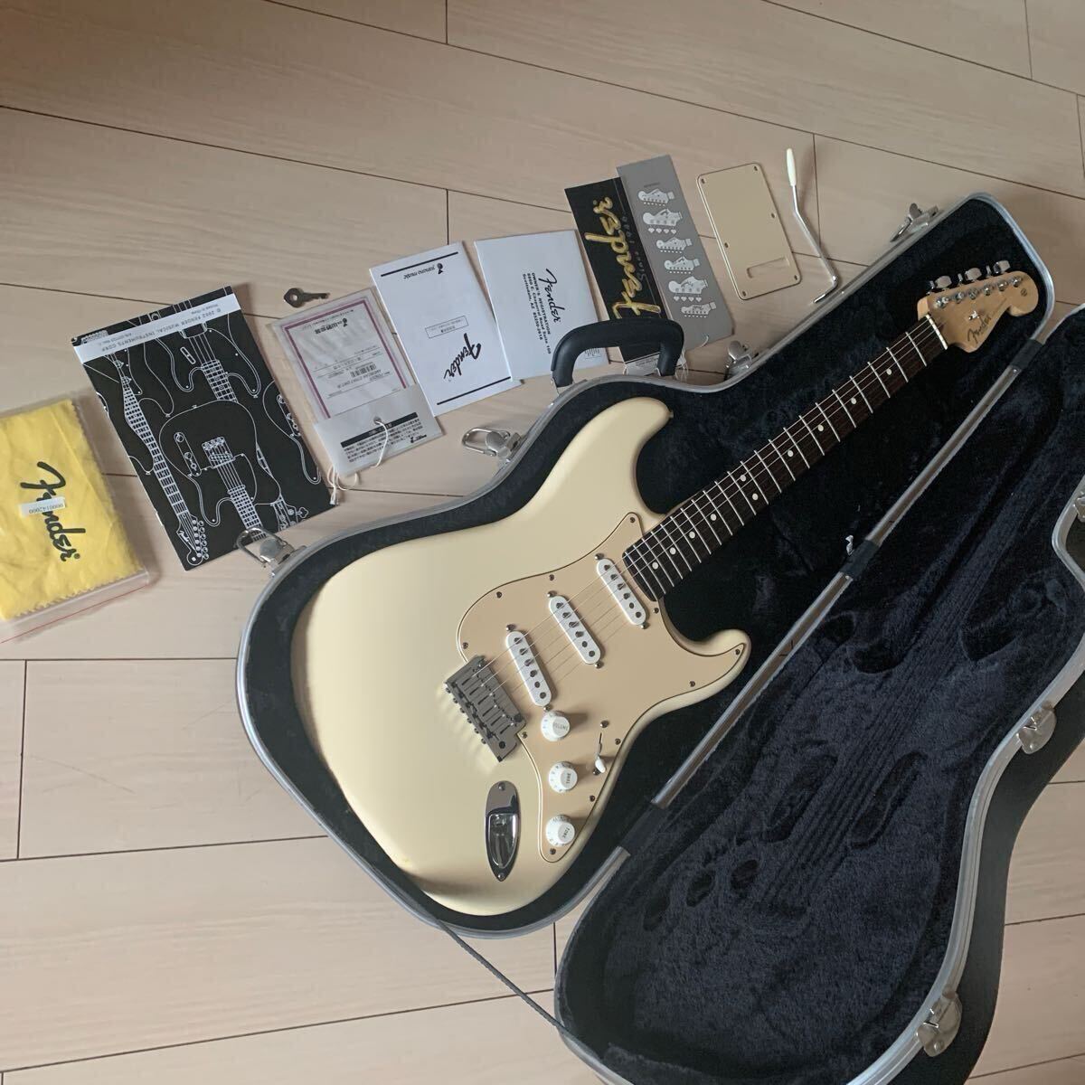★ Fender USA ストラトキャスター★FENDER AMERICAN STRT★カラー:オリンピックホワイト★フェンダーハードケース付き拍卖