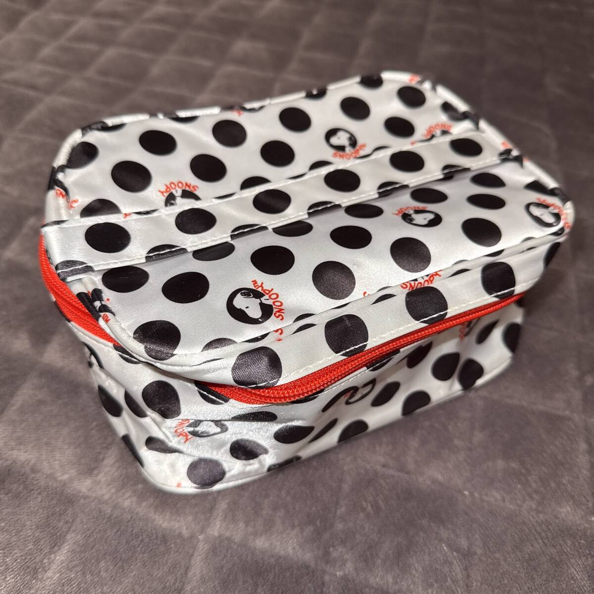 【未使用品】 PEANUTS スヌーピー ポーチ ナイロン製 コスメポーチ 化粧ポーチ アクセサリーポーチ 小物入れ ピーナッツ拍卖