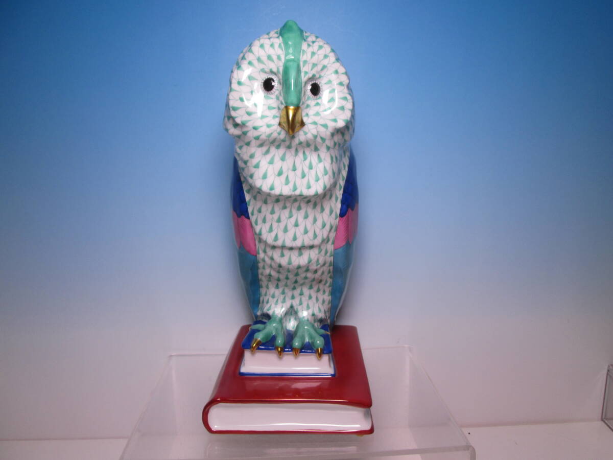 ☆Herend ヘレンド 本の上の梟(L) VHJM ビューヘレンド 緑色の鱗模様 フィギュリン 手描き金彩フクロウ 磁器製 置物 A拍卖