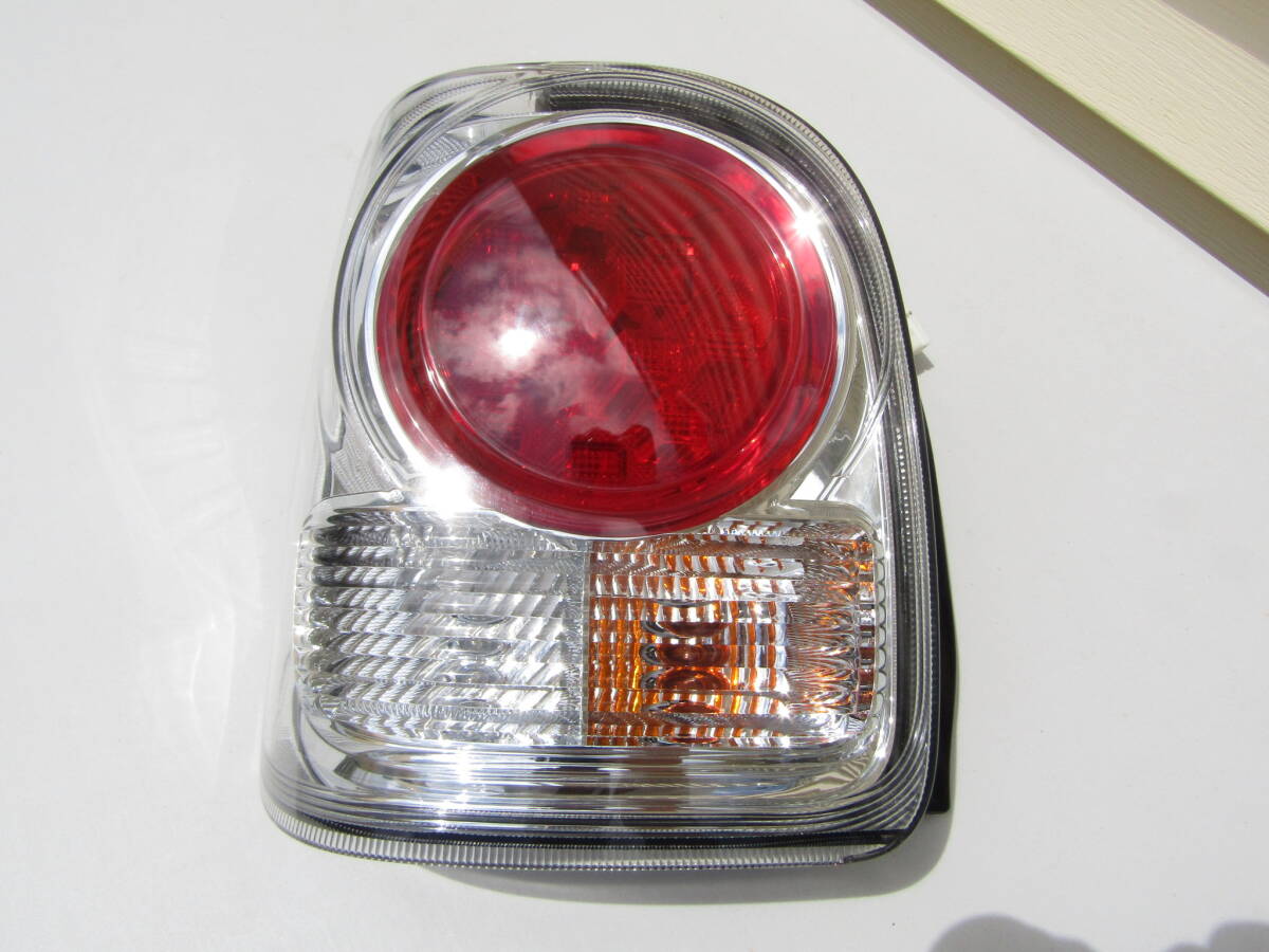 ムーヴキャンバス LA800S 純正 左 テールランプ テール テールライト TOKAIDENSO 20522 ムーヴ ■■ 13080101拍卖