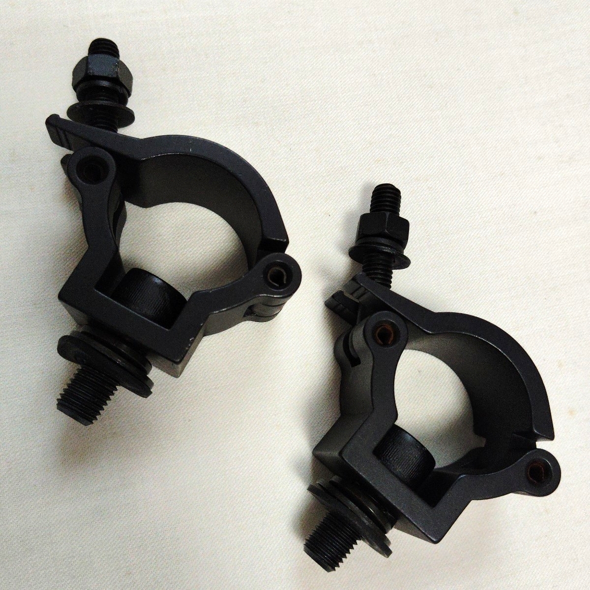 送料一律230円■ スコップホルダー 2個 ジムニー シエラ JB64/JB74 背面 スコップ 固定 クランプ拍卖