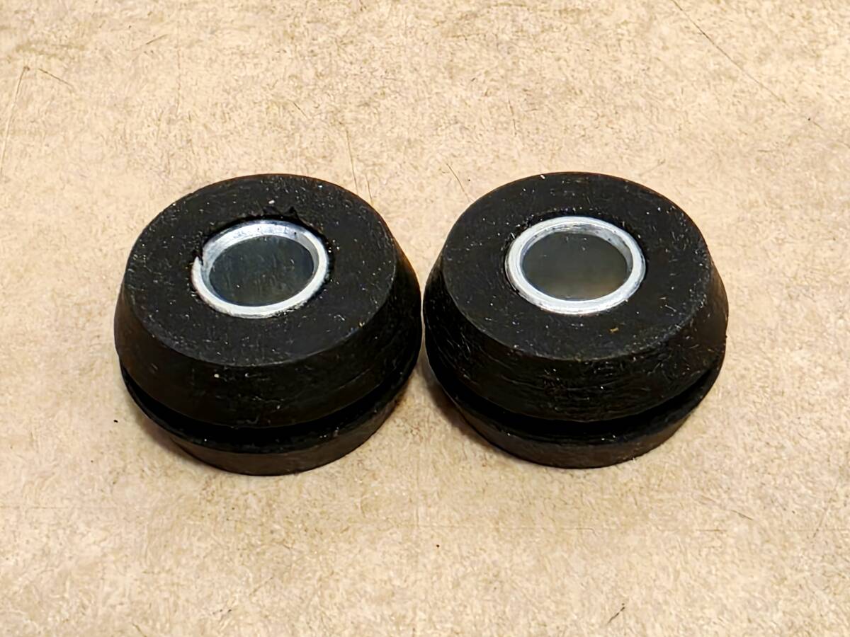 ルノー・4 キャトル ラジエーターブッシュ 2個セット拍卖