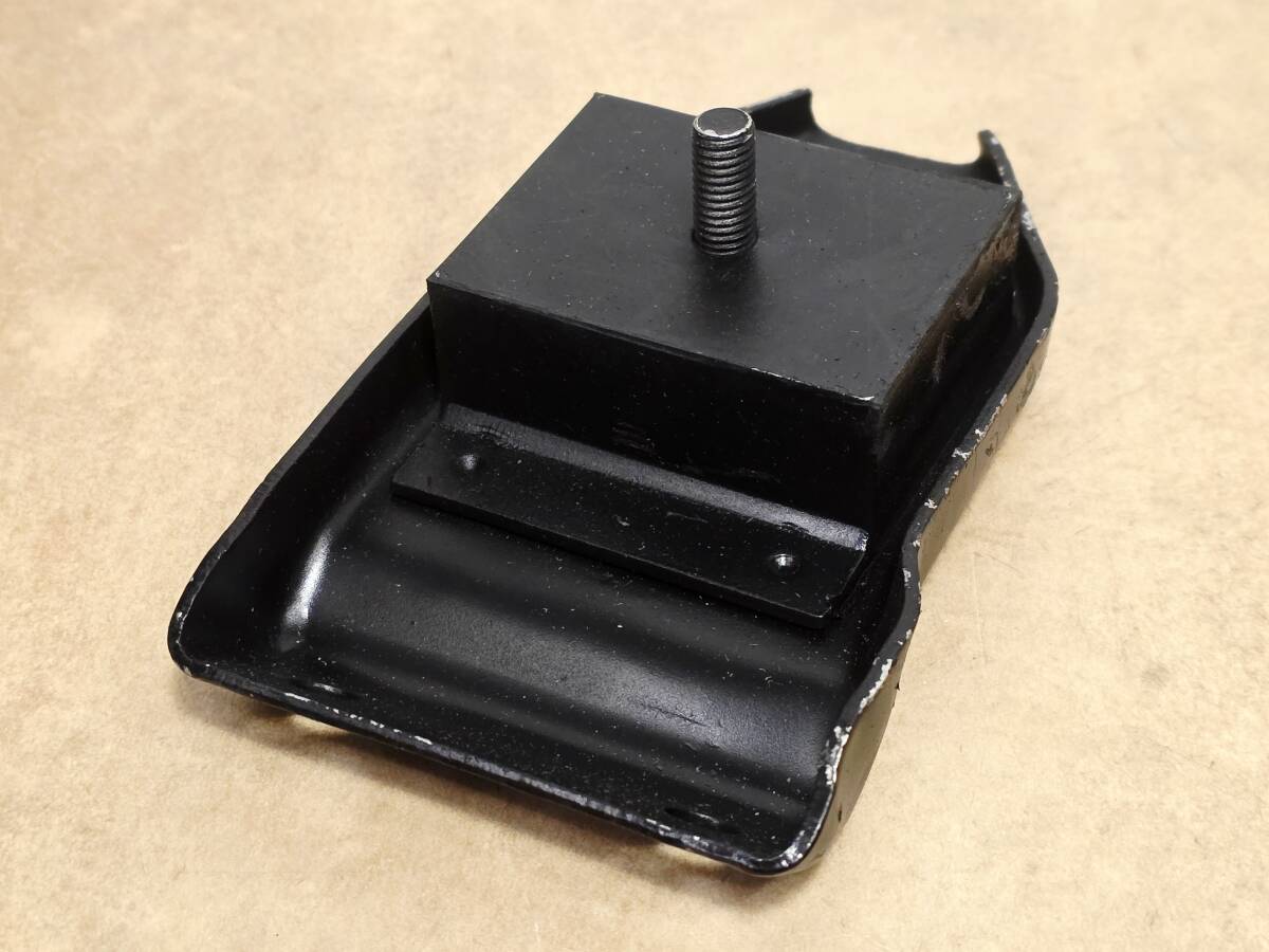 ルノー・4 キャトル 850 エンジンマウント左拍卖