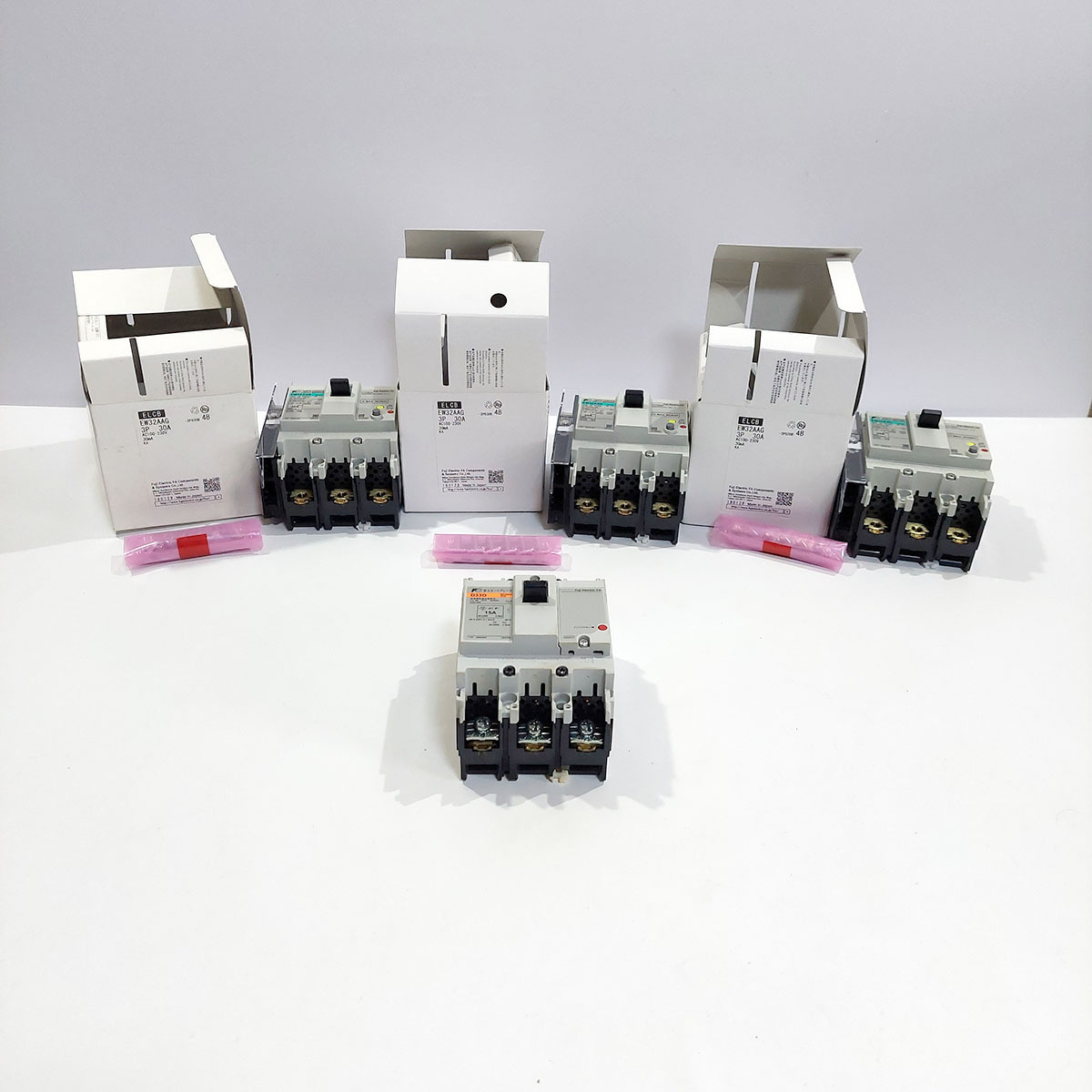 説備品 配電 部品 EW32AAG(未使用3個) D33D(中古?1個) 漏電遮断器 オートブレーカー 保管現状品 ya2751拍卖