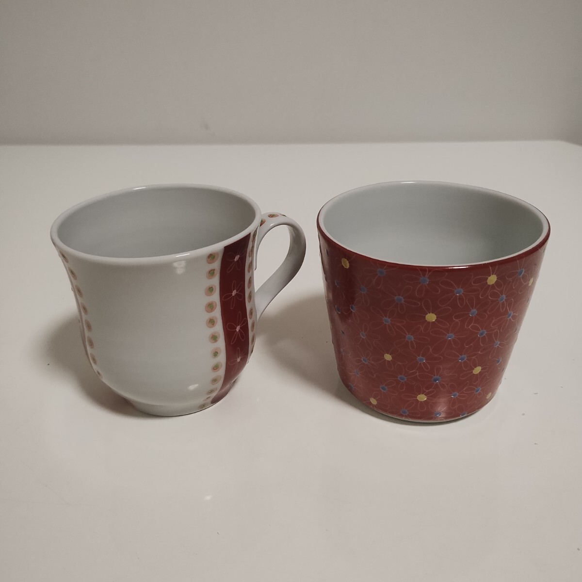 九谷焼 河村澄香作「小花柄」「朱巻小花」絵柄 マグカップ2客拍卖