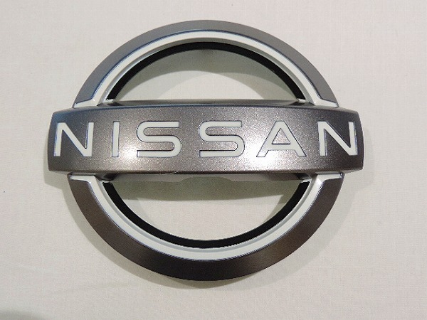 ニッサン純正 ZE1 リーフ LEAF 用 新ニッサン リア エンブレム 他の車種に流用可能拍卖