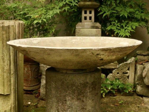 径80cmの皿の様な大きめな水鉢 寄せ植え鉢 ガーデンオブジェ ガーデニング 0618拍卖