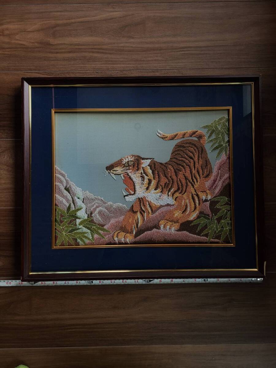 虎の刺繍アート作品 虎2 刺繍 額装 迫力満点 拍卖
