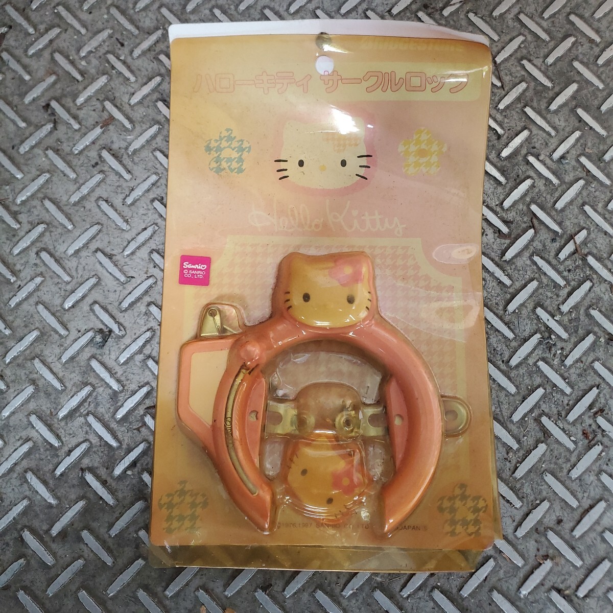 ハローキティ サークルロック キティちゃん サンリオ 拍卖