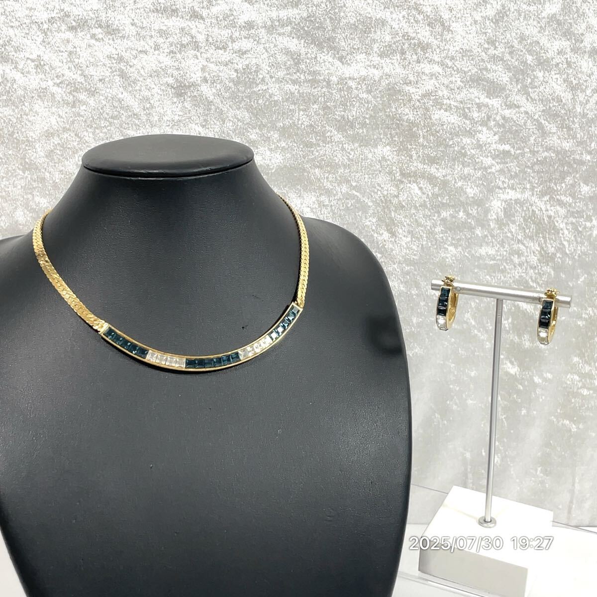 GIVENCHY ジバンシー ジバンシィ ゴールドカラーボディ カラー ラインストーン ネックレス イヤリング アクセサリー 2点セット 装飾品 小物拍卖