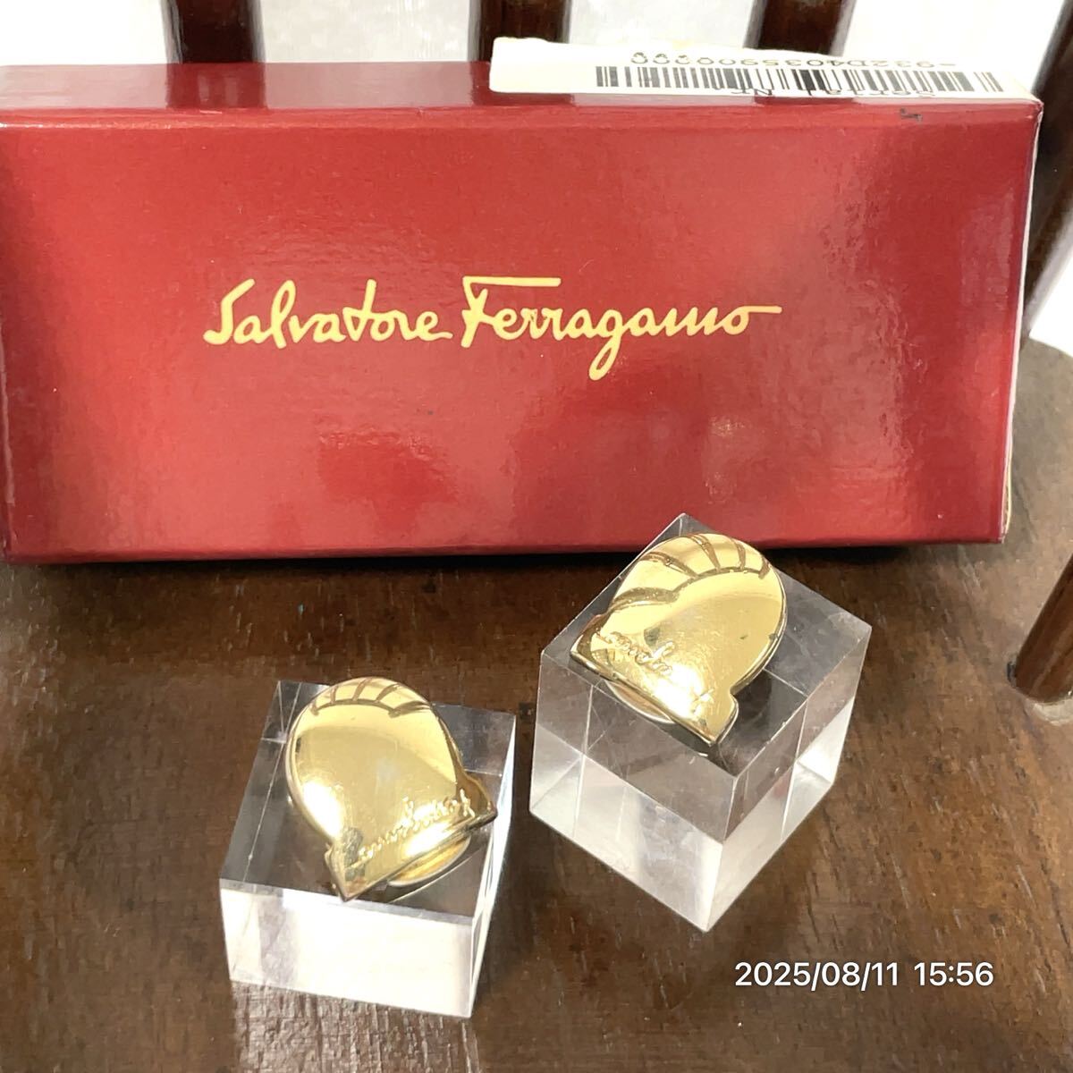 Ferragamo サルヴァトーレフェラガモ ガンチーニ ブランドロゴ ゴールドカラー イヤリング ピアス アクセサリー 装飾品 小物 箱付き拍卖
