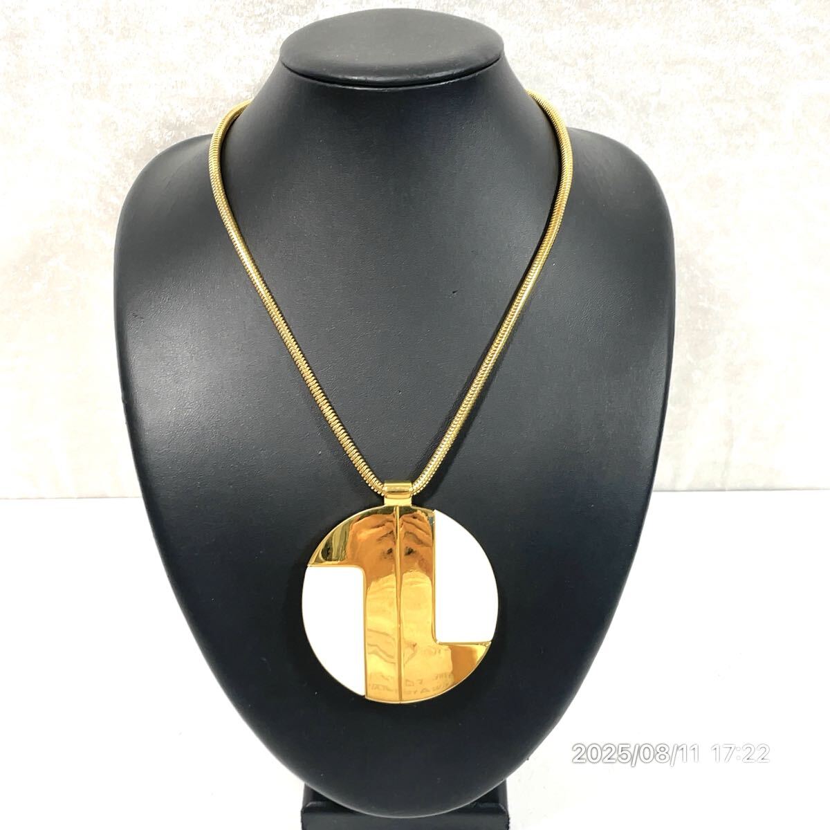 vintage LANVIN ランバン Lロゴモチーフ オーバル調 ホワイト×ゴールド系カラー 大ぶり ペンダント ネックレス アクセサリー 装飾品 小物拍卖