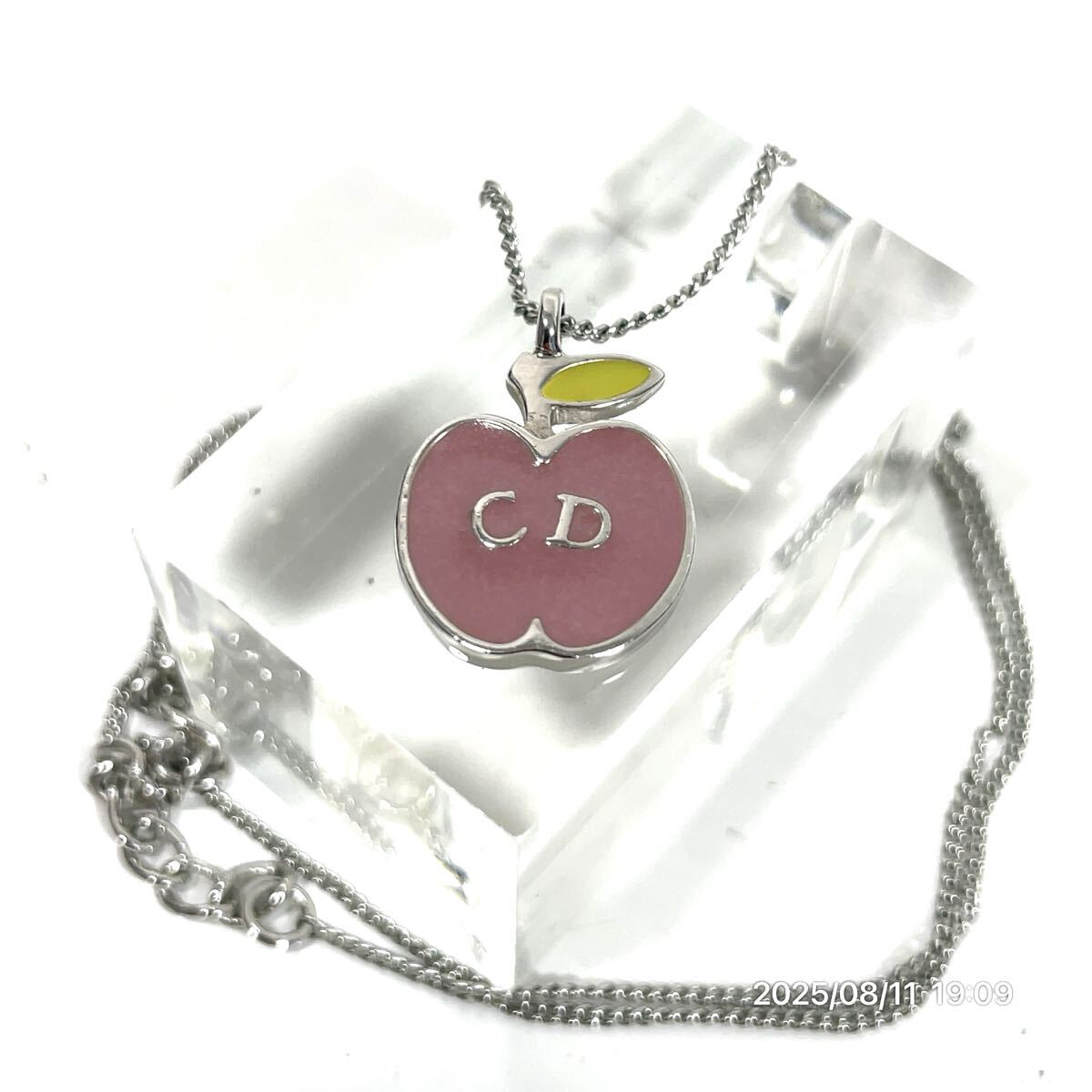 Dior クリスチャン ディオール CDロゴ 林檎モチーフ アップル シルバーカラーボディ ネックレス ペンダント アクセサリー 装飾品 小物拍卖