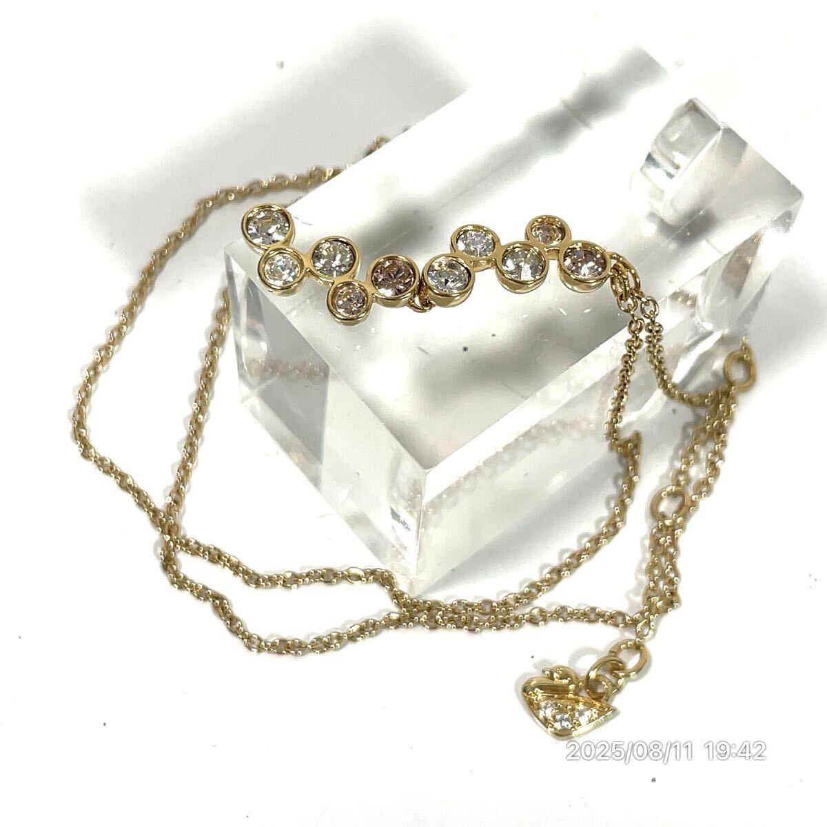 美品 SWAROVSKI スワロフスキー サークル調 クリスタル カラーストーン ゴールドカラーボディ ネックレス ペンダント アクセサリー 装飾品拍卖