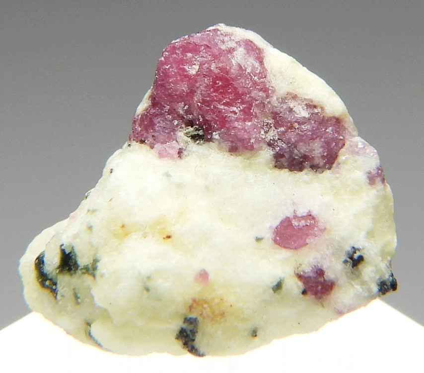 ☆☆ ルビー (蛍光) <ノルウェー> 86 ☆☆拍卖