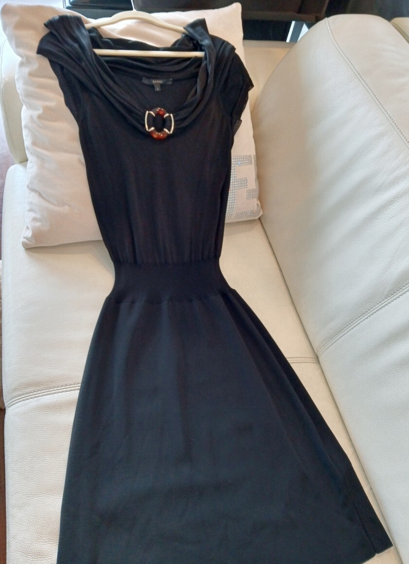 グッチ GUCCI ブラック ニット オフショルダー ワンピース フレアー L エレガント 30 万拍卖