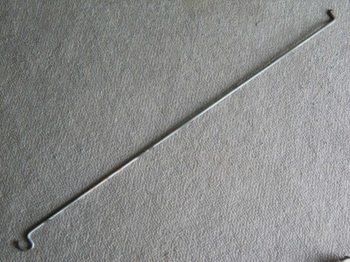 日産 サニートラック サニトラ 120 B122 中期 A12 純正 ボンネット ストッパー バー 支え棒 ロッド 検) B120 B121 GB120 GB121 GB122 等?拍卖