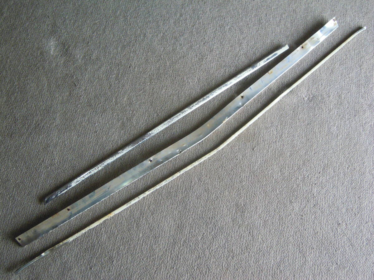 日産 サニートラック サニトラ 120 B122 中期 純正 箇所不明 モール グリル? ボンネット? ジャンク品 検) B120 B121 GB120 GB121 等?拍卖