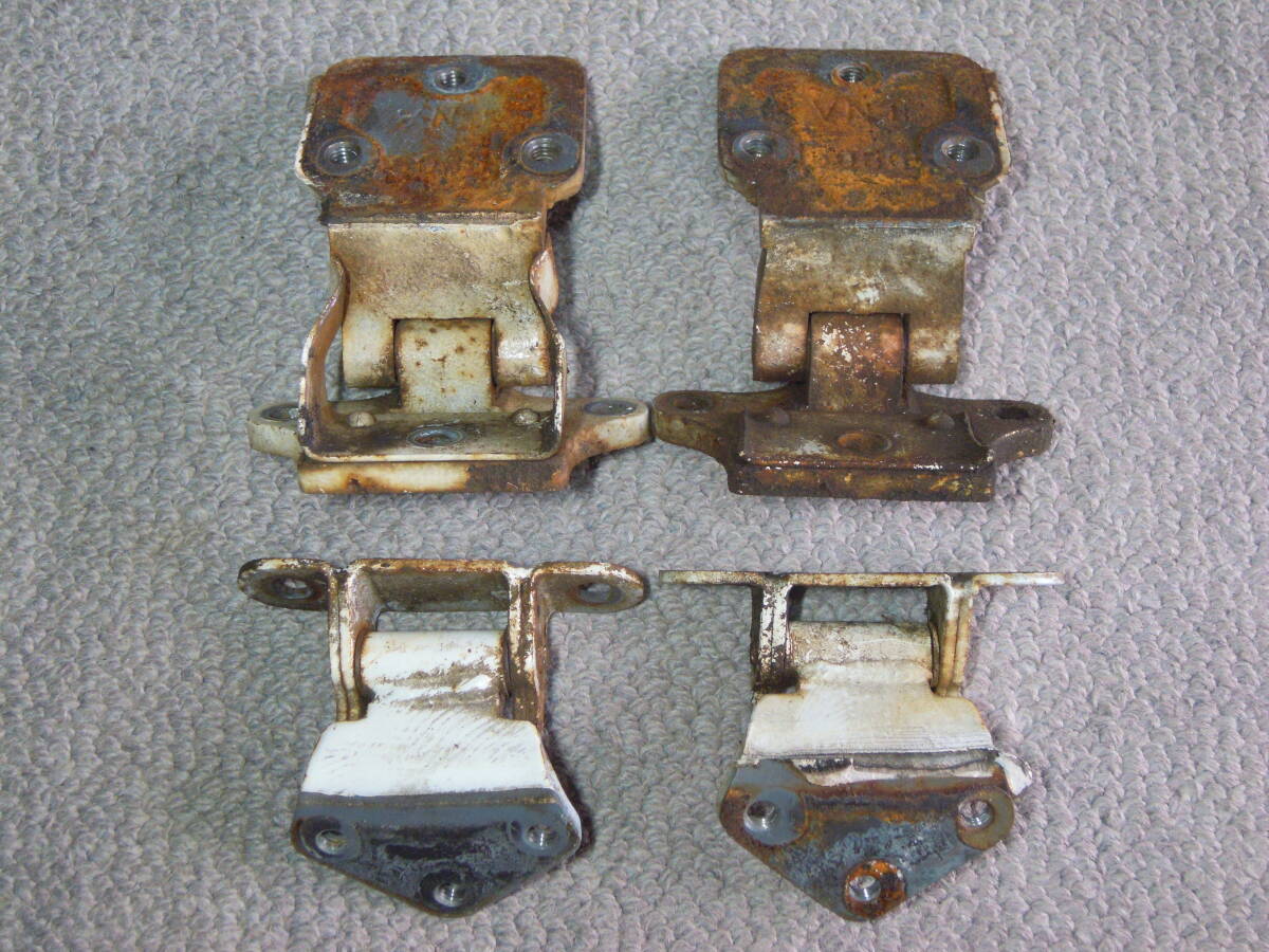 日産 サニートラック サニトラ 120 B122 中期 純正 ドアヒンジ ドア 蝶番 丁番 ブラケット 金具 ジャンク 検) B120 B121 GB120 GB121 等?拍卖