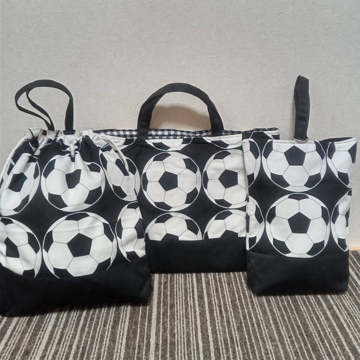 新品未使用 ハンドメイド 3点セット レッスンバッグ 体操着入 シューズケース サッカーボール 男の子 ブラック 黒拍卖