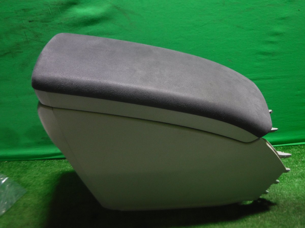 【個人宅発送不可】◇◇トヨタ プリウス ZVW30 純正 センターコンソール 58913-47010 シガーソケット付 AUX付◇◇拍卖