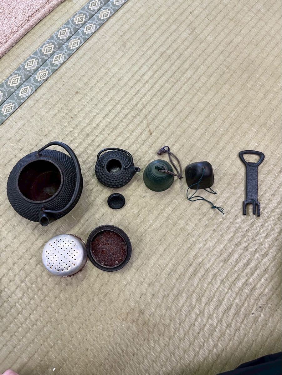 戸05 水指 急須 他 南部鉄器 鉄瓶 まとめ売り 鉄瓶兼急須 桜 デザイン拍卖