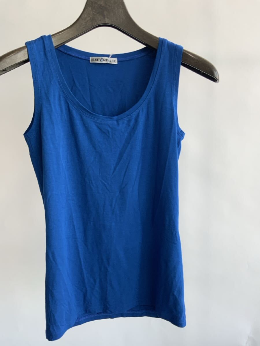 70368 ISSEY MIYAKE/イッセイミヤケ U字ネック スリーブレスシャツ拍卖