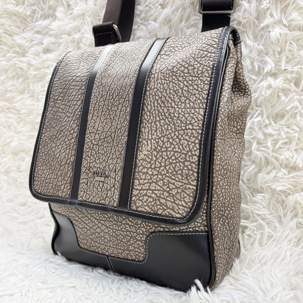 『メンズライン!』FURLA UOMO フルラ ウォモ 本革 オールレザー ショルダーバッグ 斜め掛け 肩掛け ビジネス紳士 フラップ拍卖