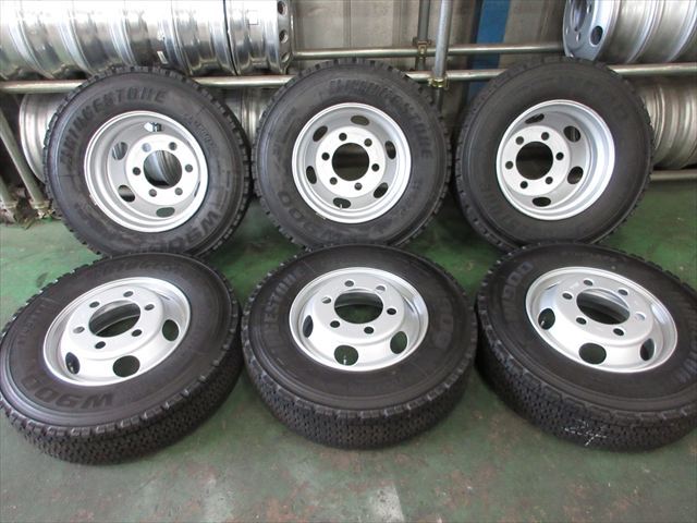 送料無料 スタッドレス 225/80R17.5 BS W900 23~24年 スチール17.5×6.00 再塗装 6本 フォワード レンジャー ファイター等拍卖