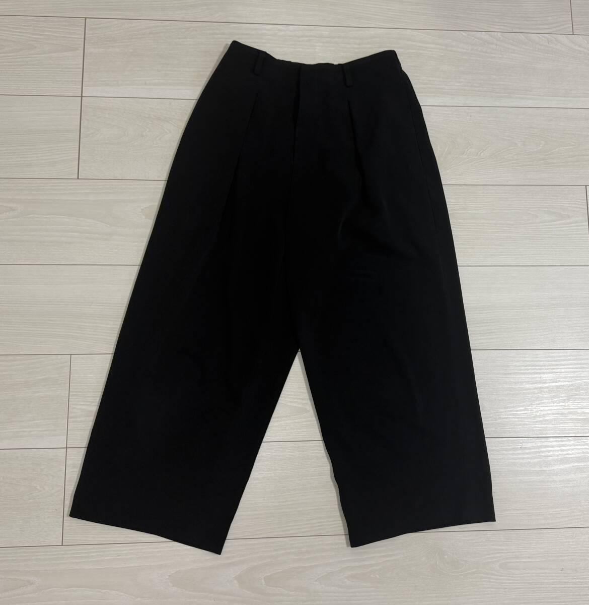 ★ユニクロ UNIQLO ドレープワイドクロップドパンツ 黒 Mサイズ 221-184834★拍卖