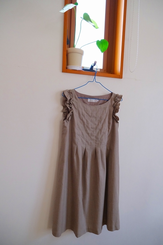 ワールド couture brooch クチュールブローチ size38 爽やかで涼しいフレンチスリーブ ワンピース 膝下拍卖