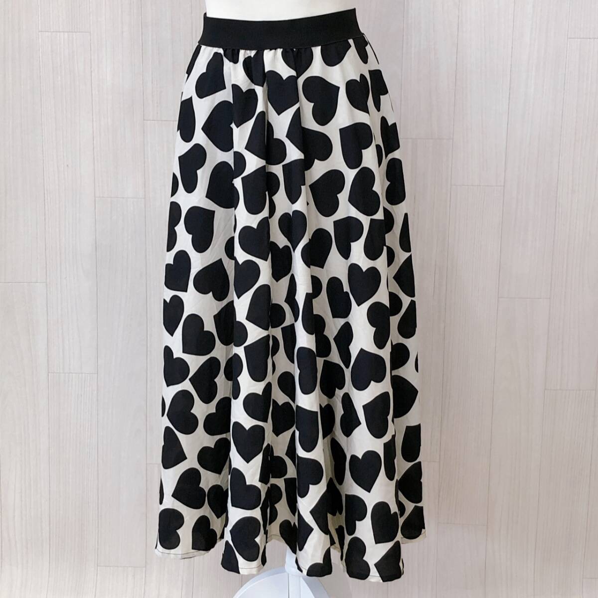 Y2094 美品 HANSHE ハンシェ レディース フレアスカート ロング丈 裏地 XL 黒 ライトアイボリー モノトーン ハート柄 フェミニン キュート 拍卖