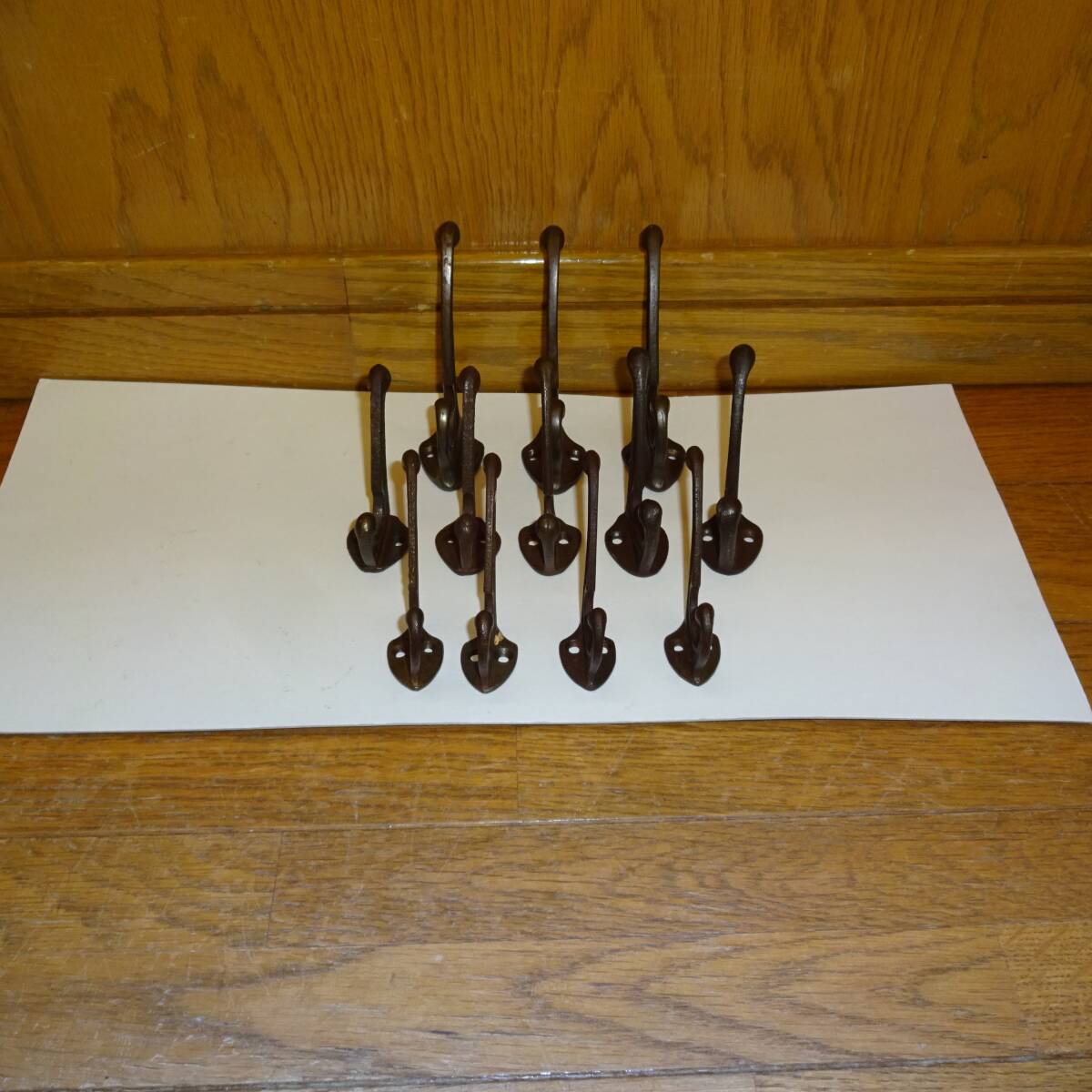 レトロフック12ヶまとめて 昭和レトロ鋳物フック アンティークフック 帽子掛けフック コート掛けフック ④拍卖