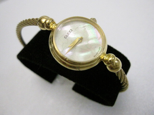 ☆【KH⑥-32】GUCCI/グッチ 2700.2.L 2針QZ シェル文字盤 バングルウォッチ ゴールドカラー 動作品☆拍卖