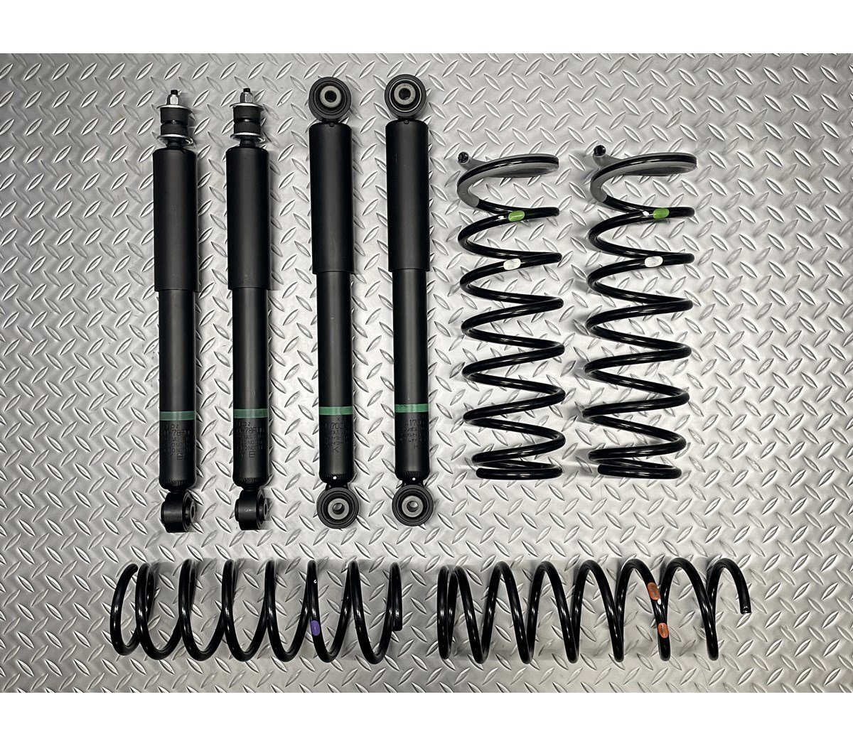 【新車外し】JB74W スズキ ジムニーシエラ 純正 サスキット 品番41600-78R00/41700-78R00 ショックアブソーバー スプリング(25070061)拍卖