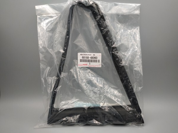 【新品】80系 トヨタ ハリアー リヤドアクォータウインドウ ウェザーストリップ RH 品番68188-48060 (23040070)拍卖