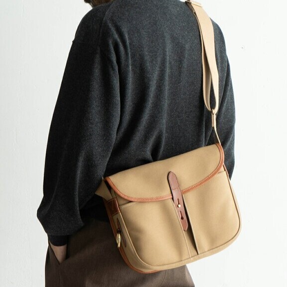 BRADY/ブレディ/イングランド製/STOUR/ストア/キャンバス×カウレザー/フラップショルダーバッグ/カーキ/ユニセックス/肉厚キャンバス/本革拍卖