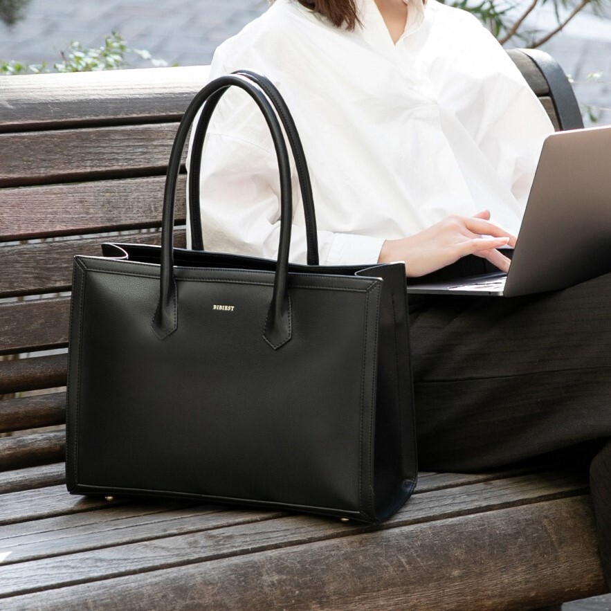 BIBIEST/ビビエスト/中央仕切りポケット/底鋲付き/A4対応/トートバッグ/大容量/ブラック/ビジネス/ゴールド金具/セミショルダートート拍卖