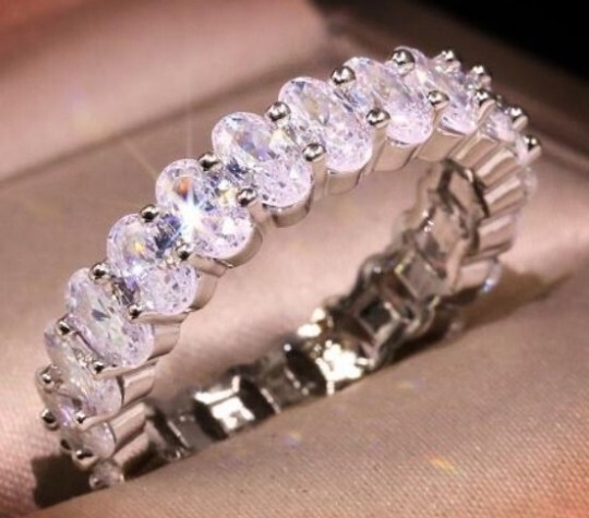 オーバルカット フルエタニティリング 人工ダイヤモンド 指輪 リング 11号 プラチナ拍卖