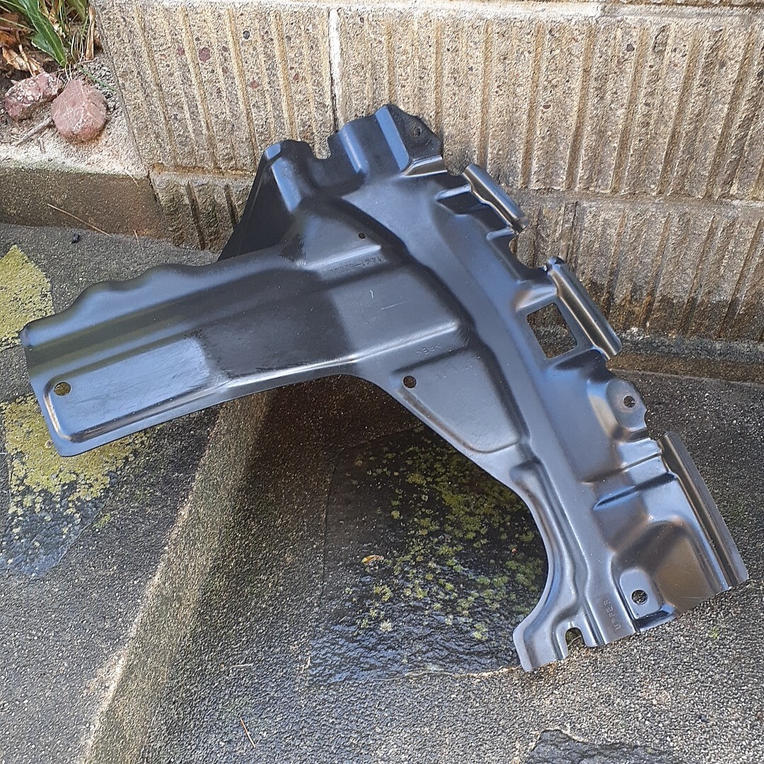 NCP13 ヴィッツ RS ターボ トヨタ純正 エンジンアンダーカバー 運転席側 拍卖