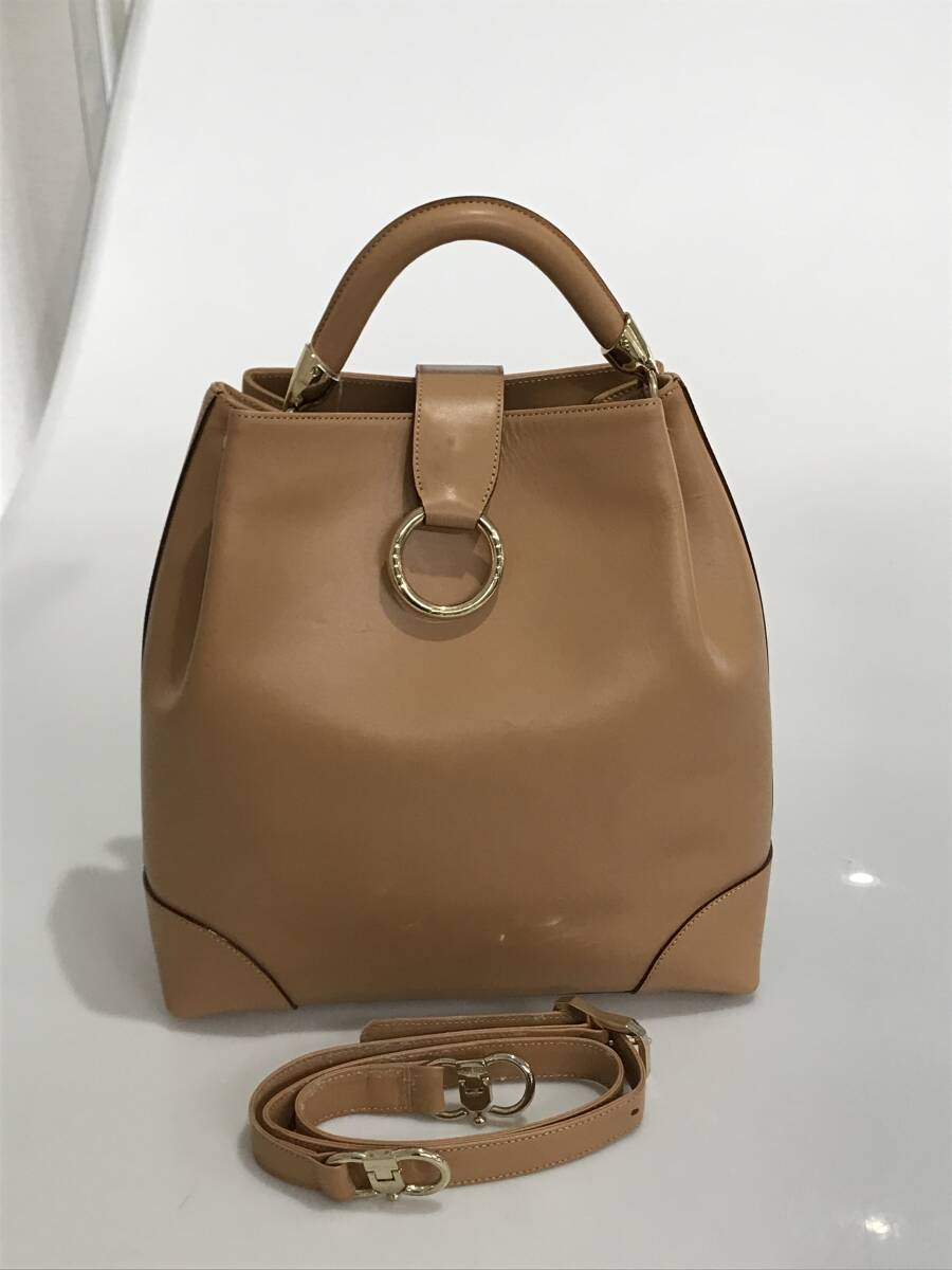 HG8563 PELLE BORSA ペレボルサ ショルダーバッグ ハンドバッグ 2WAY 肩掛け鞄 手持ち鞄 台形型 本革 キャメル ゴールド金具拍卖