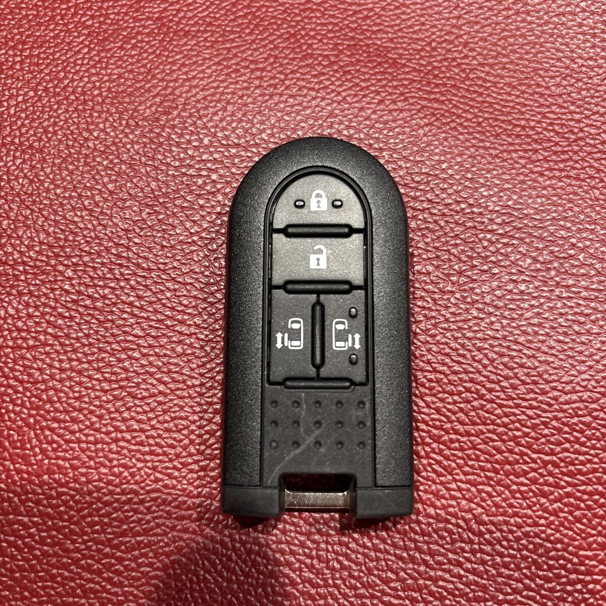 トヨタ ルーミー スマートキー M900 4ボタン 両側スライドドア用 中古品!⑧拍卖