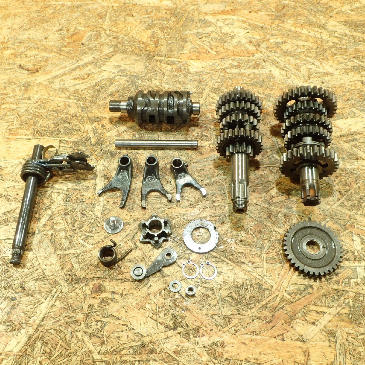 【送料Sサイズ】Kawasaki DX125A-0029** KDX125SR ミッション 検.( 20258 7 火7拍卖