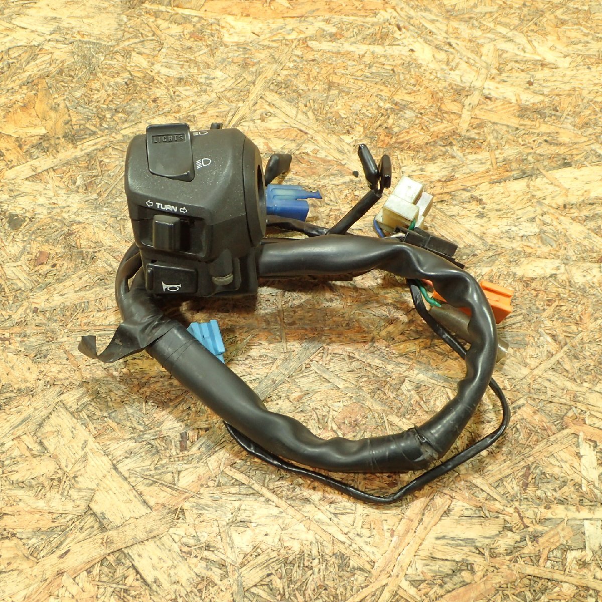 【送料SSサイズ】HONDA NC39-1006*** CB400SF VTEC ハンドルスイッチ 左 検.( スペック1 SPEC1 20258 16 闇3拍卖