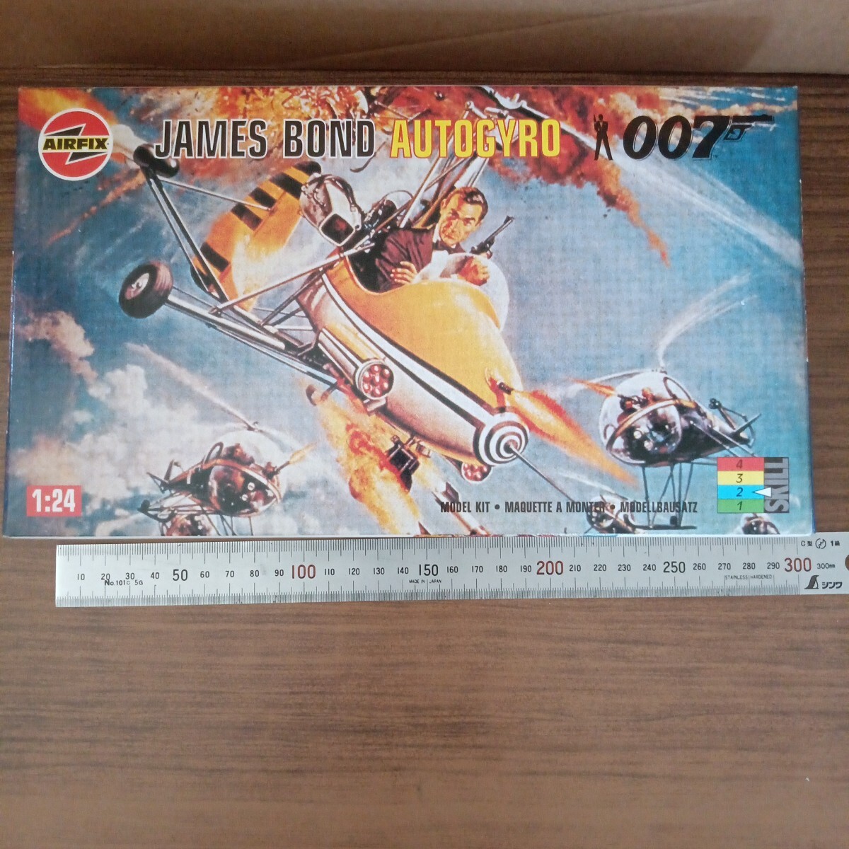 007ジェームスボンドのオートジャイロ拍卖