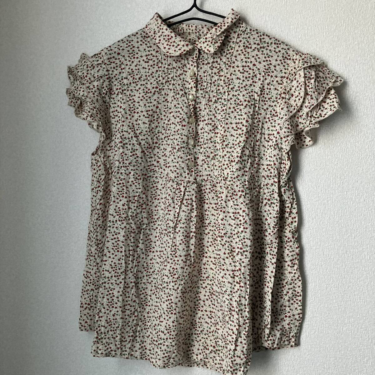 LOWRYS FARMローリーズファーム☆小花柄袖フリルブラウス拍卖