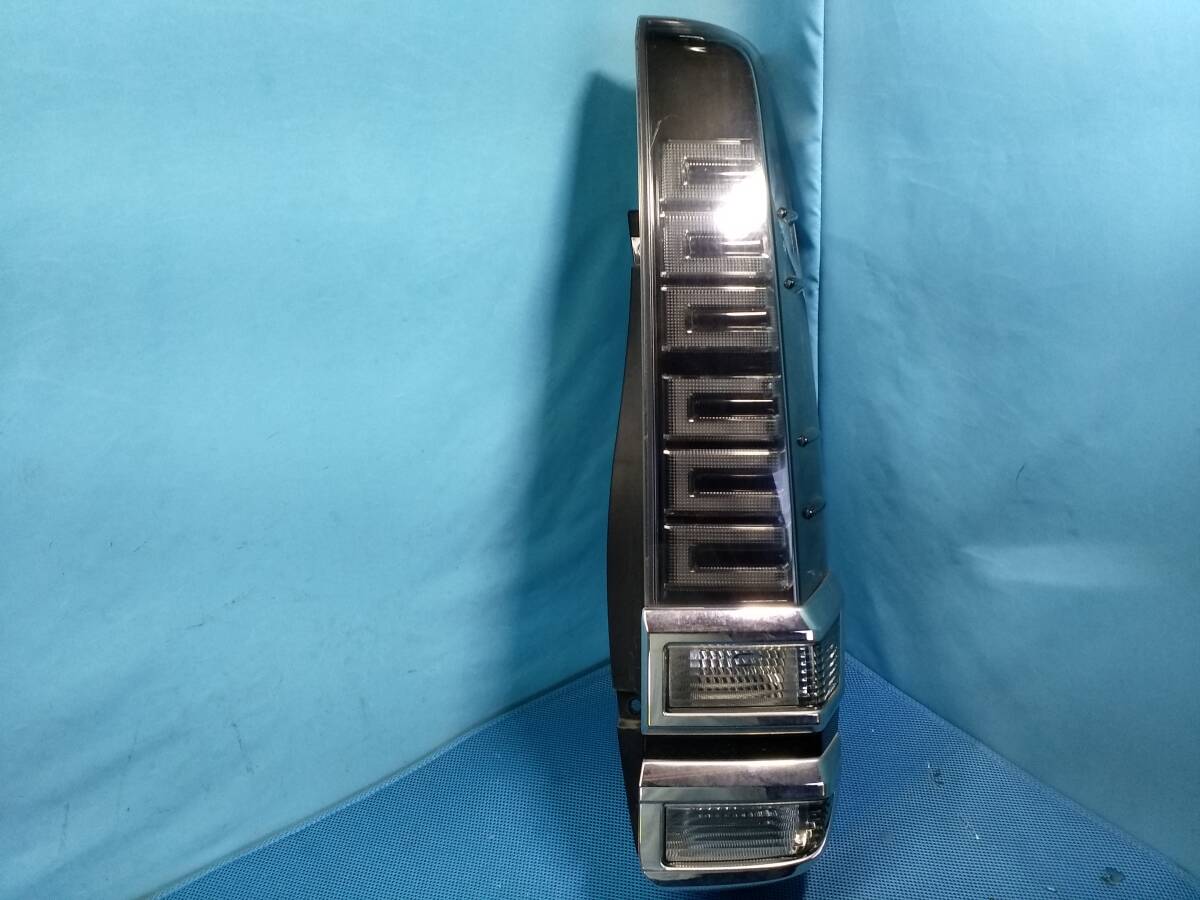 売り切り!! TOYOTA トヨタ ヴォクシー ノア DBA-ZRR85G 右テールランプ 81551-28701 純正 LED ②拍卖