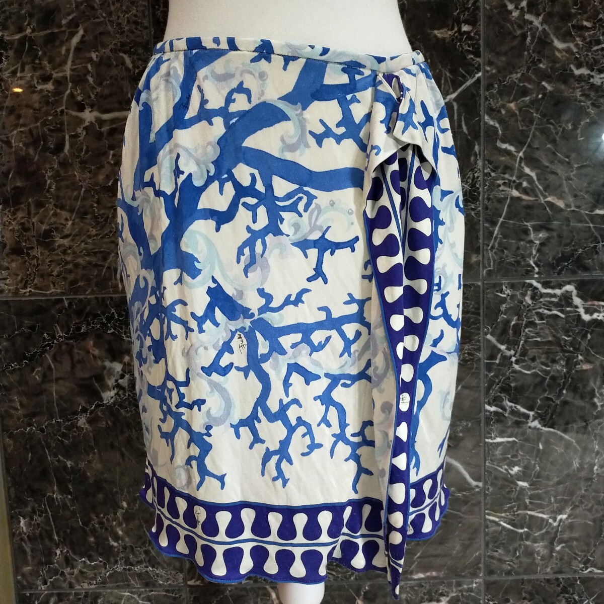 EMILIO PUCCI シルク100%スリット入りPUCCI柄セミフレアミニスカートorビスチェ サイズ42(MLサイズ相当) MADE IN ITALY 格安拍卖