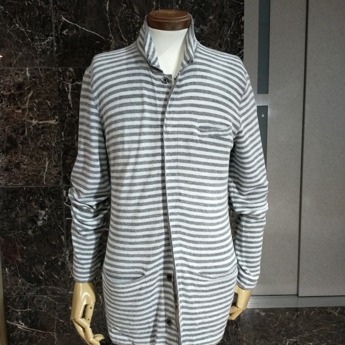 美品 ARMANI COLLEZIONI パイル地 スタンダップカラーボーダーカーディガン ヴィスコース グリージョ濃淡 サイズ XL 伊製 軽量 激安拍卖